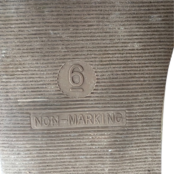 Universal Thread Cream Crochet Flat T-Strap Sandals Size 6 Women’s - Picture 4 of 6